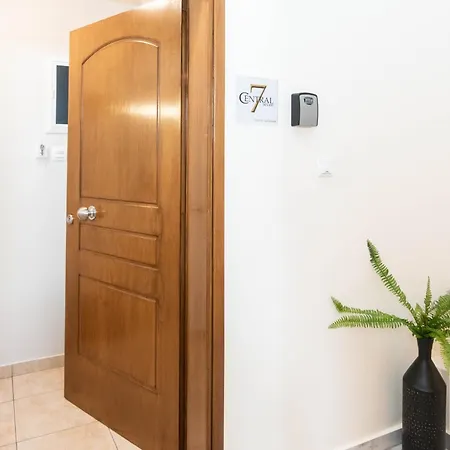 Seven Apartment *
