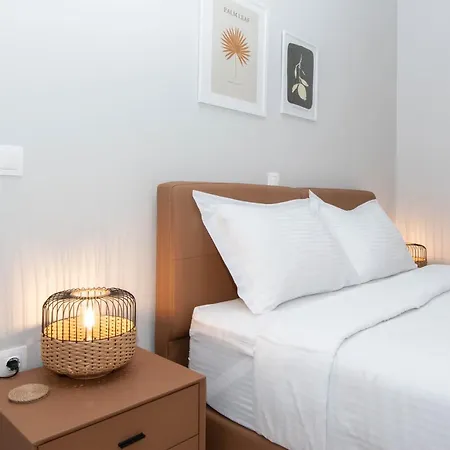 Seven Apartment *