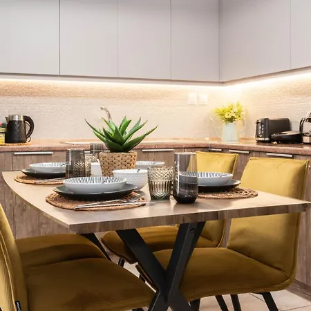 Seven Apartment *
